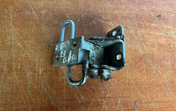 Audi A6 S6 C5 4B Rear door lower hinge 4B0833412B 4B0833412E