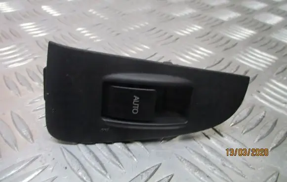 Toyota Avensis T250 Quarter vent window switch 84810-05050