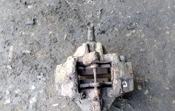 Mercedes-Benz C AMG W203 Rear brake caliper
