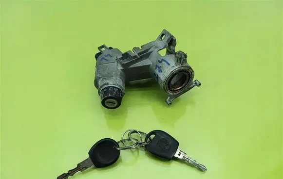 Volkswagen Transporter - Caravelle T4 Ignition lock 701905851