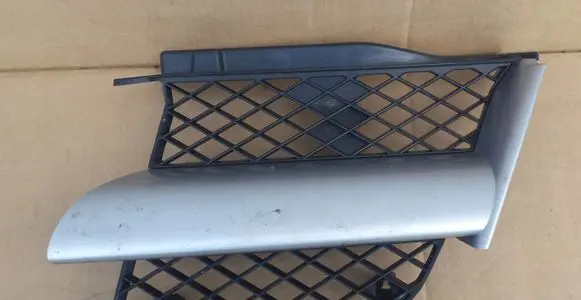 Mitsubishi Outlander Front bumper upper radiator grill