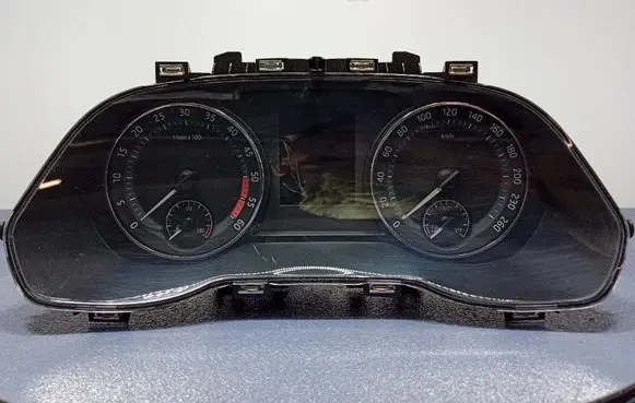Skoda Octavia 985 Speedometer (instrument cluster) 5E3920741A