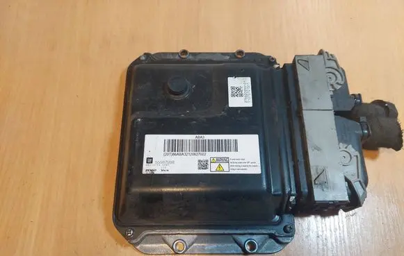 Opel Astra J Engine control unit/module ECU 55587998 MB275700-3090