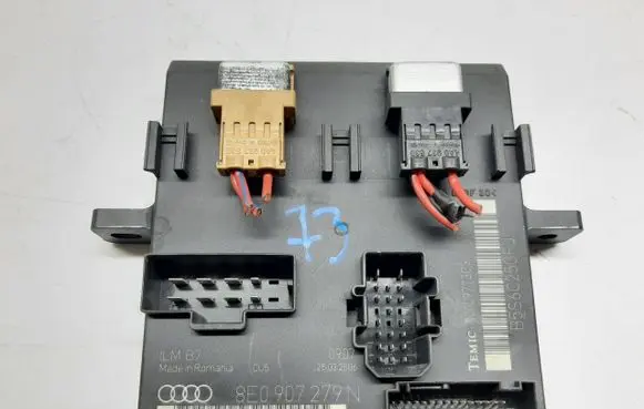Audi A4 S4 B7 8E 8H Light module LCM 8E0907279N