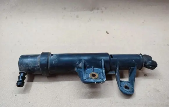 KIA Sorento Headlight washer pump 