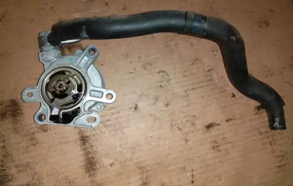 Mazda 3 II Vacuum pump K2102