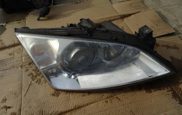 Ford Mondeo Mk III Headlight/headlamp 1S7113005CK 0301174272 0001637