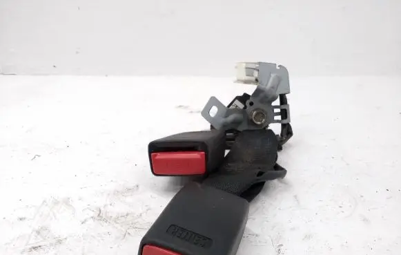 Rear seatbelt buckle