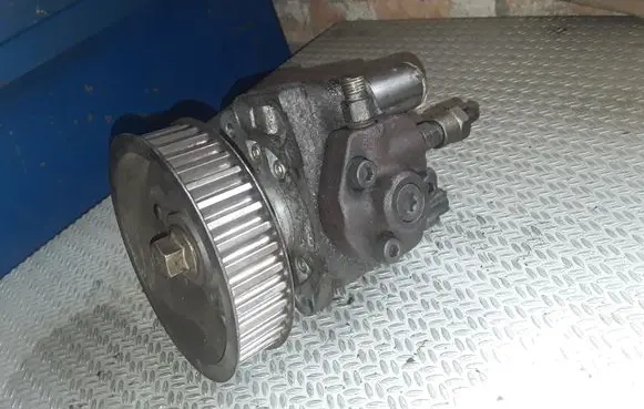 Toyota Avensis T250 Fuel injection high pressure pump 221000G010