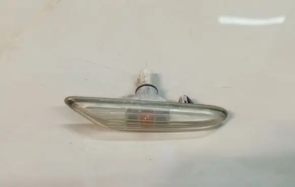 BMW 5 E60 E61 Front fender indicator light 7165741