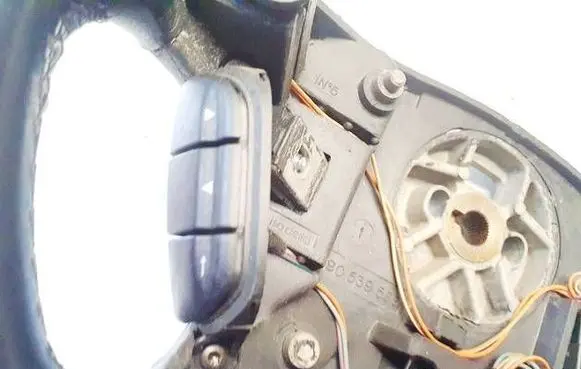 Steering wheel buttons/switches