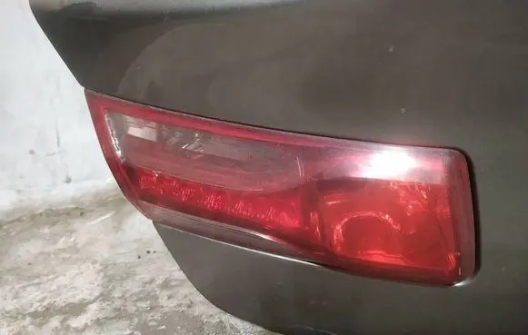 Tailgate rear/tail lights