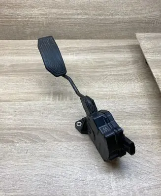 Toyota Prius (XW30) Accelerator throttle pedal 7811012040