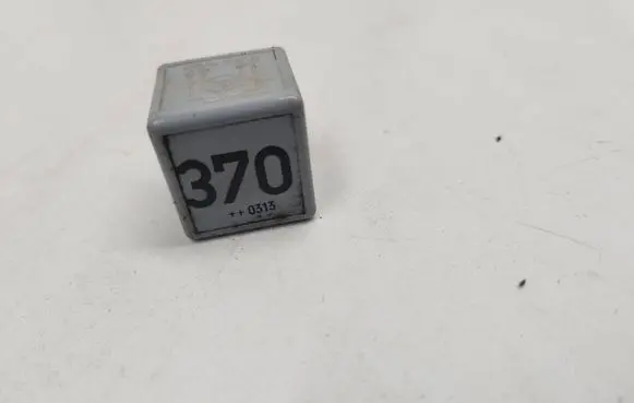 Volkswagen PASSAT B6 Other relay 8D0951253 2334523308 PA66GF25