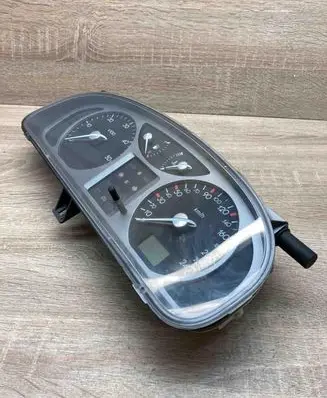 Renault Laguna II Speedometer (instrument cluster) 8200170305