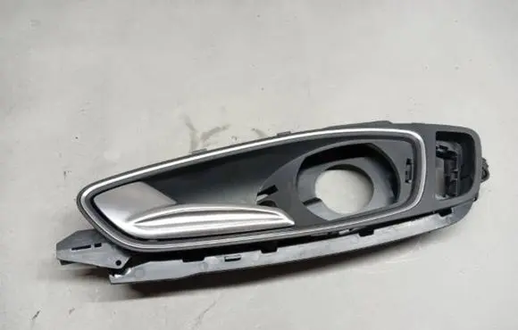 Audi A1 Front door interior handle 8X0837019D 310813 01021011003