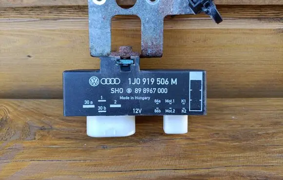 Skoda Fabia Mk2 (5J) Coolant fan relay 1J0919506M