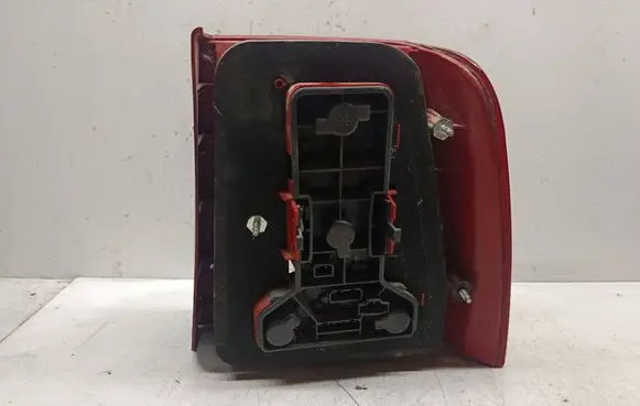 Volkswagen PASSAT B5 Tail light bulb cover holder 3B5945257
