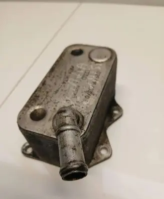 Skoda Octavia Mk2 (1Z) Oil filter mounting bracket 06D117021C 025160305