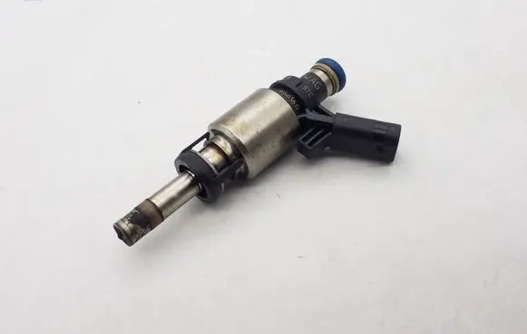 Audi A4 S4 B8 8K Fuel injector 06H906036G 0261500076