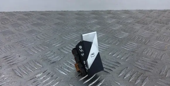 Citroen DS7 Crossback Electric window control switch 9817778577