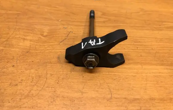Toyota Avensis T250 Fuel Injector clamp holder