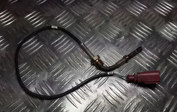 Volkswagen Golf V Exhaust gas temperature sensor 03G906088K VWAGATS200