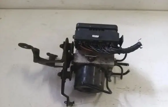 Volkswagen Golf V ABS Pump 1K0907379K