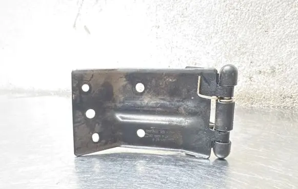 Volvo C70 Front door lower hinge 30633902 9213938