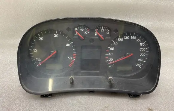 Volkswagen Golf IV Speedometer (instrument cluster) 0263618183 1J0920822C 0615739131