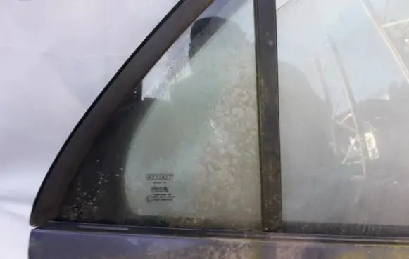 Rear vent window glass