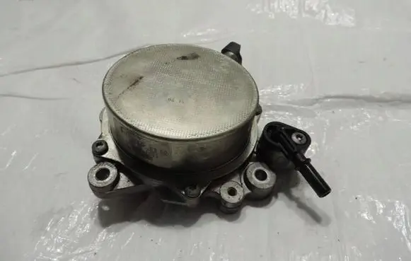 Ford Mondeo MK V Vacuum pump 9674192280