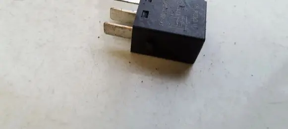 Mitsubishi Space Star Other relay MB953382