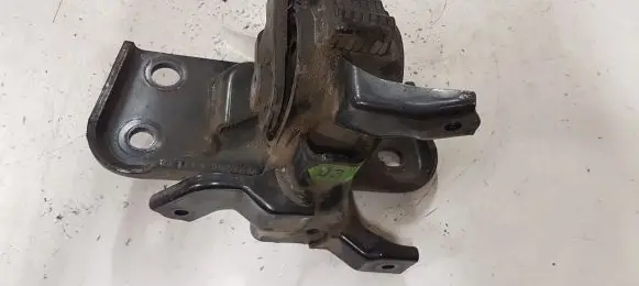 Toyota Avensis T270 Engine mount bracket