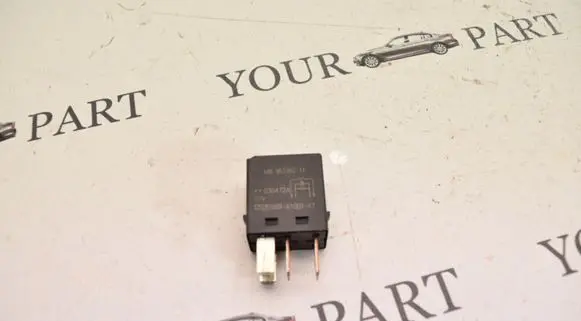 Volvo S40, V40 Other relay MB953382