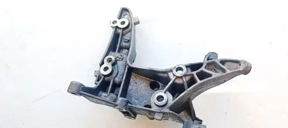 Peugeot 508 Engine mounting bracket 9684613880