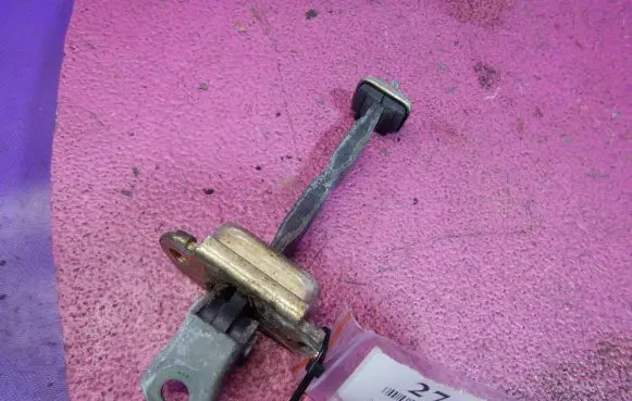 Nissan Almera Tino Front door check strap stopper