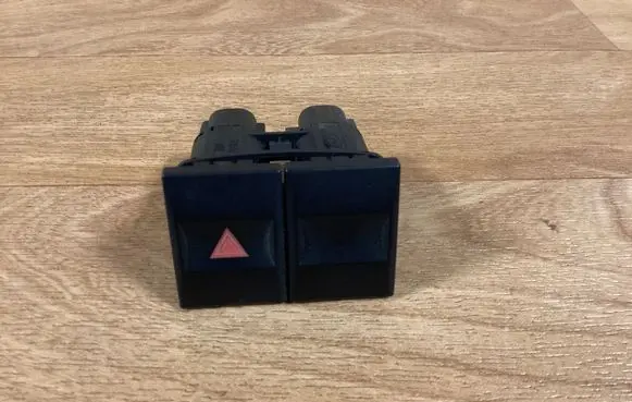 Ford Mondeo Mk III Hazard light switch 1S7T13A350BD