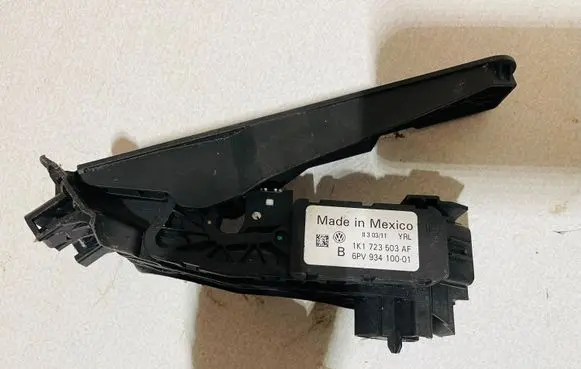Volkswagen Golf VII Accelerator throttle pedal 1K1723503AF
