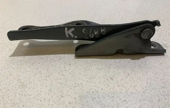 Subaru Outback Tailgate/trunk/boot hinge