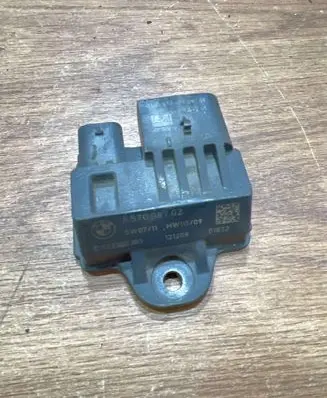 BMW 5 F10 F11 Glow plug pre-heat relay 8570087 121209 522120103