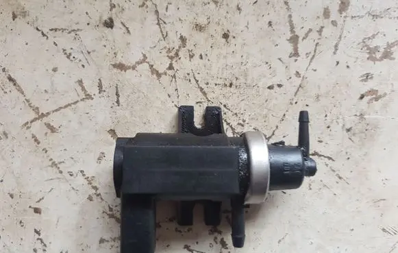 Volkswagen Golf IV Turbo solenoid valve 1J0906627