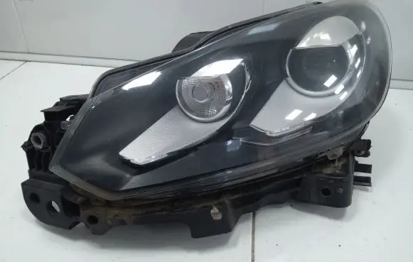 Volkswagen Golf VI Headlight/headlamp 5K1941751C