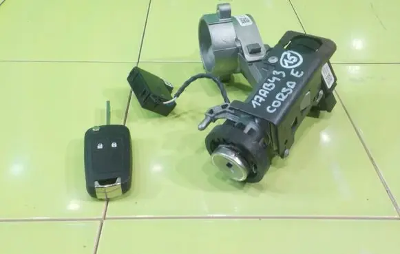 Opel Corsa E Ignition lock 13446127 17AB43