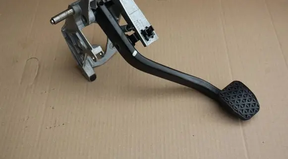 BMW 3 E90 E91 Pedal assembly 6751665