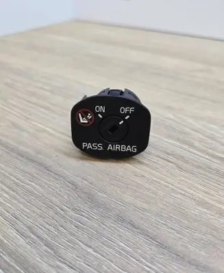 Passenger airbag on/off switch