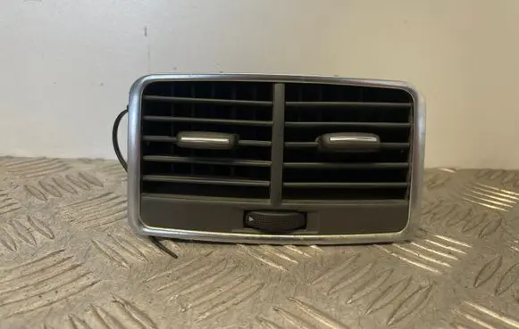 Rear air vent grill