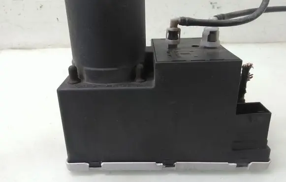 Audi A4 S4 B5 8D Central locking vacuum pump 8L0862257D