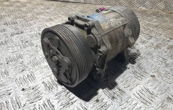 Volkswagen Golf IV Air conditioning (A/C) compressor (pump) 1j0820803k