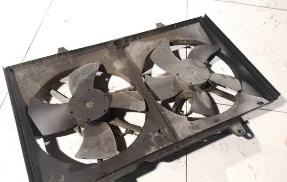 Nissan Quest Radiator cooling fan shroud 